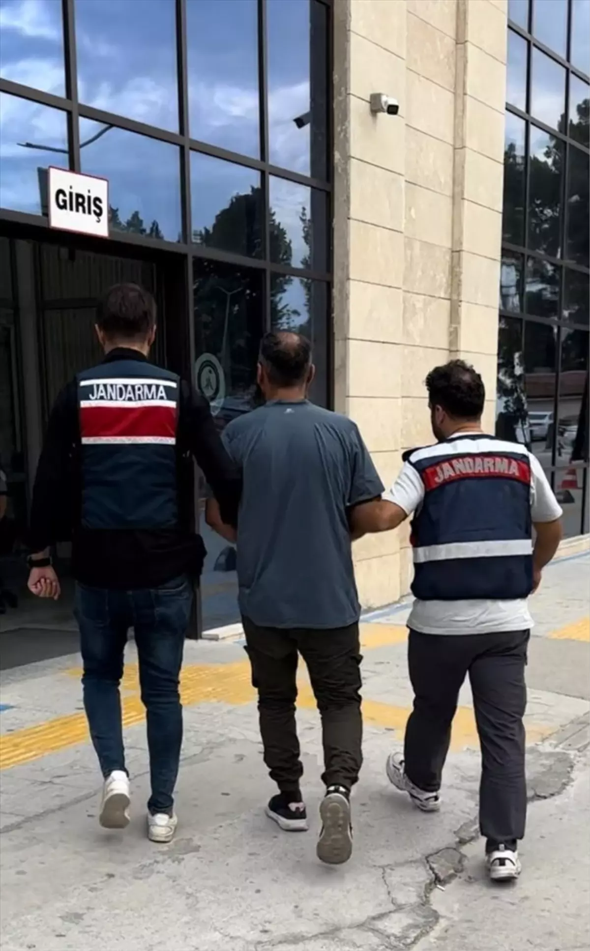 İzmir’de DEAŞ Operasyonu: 27 Şüpheli Gözaltında