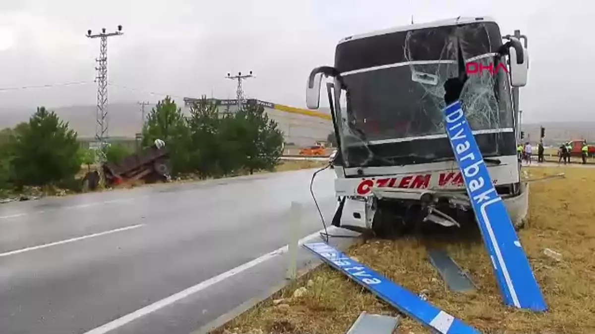 Malatya’da otobüs-traktör kazası: 1 ölü, 1 yaralı