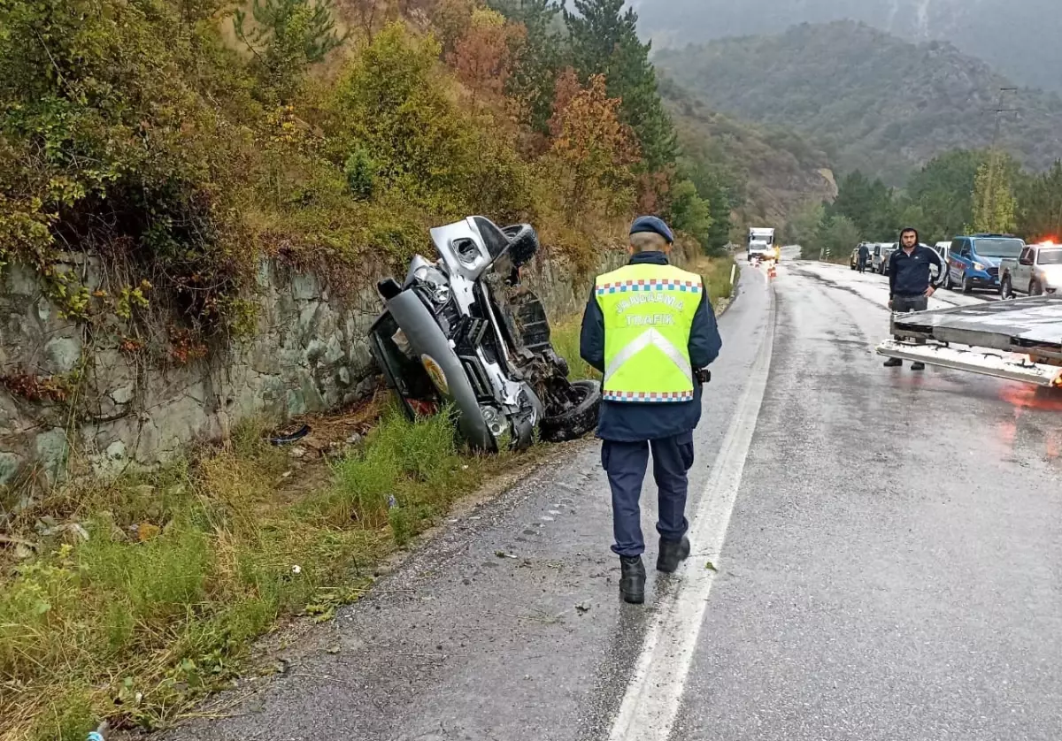 Mudurnu’da Kamyonet Kazası: 4 Yaralı