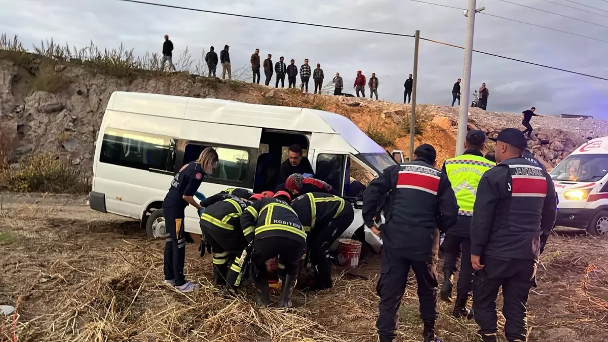 Nevşehir’de Minibüs Devrildi: 5 Yaralı